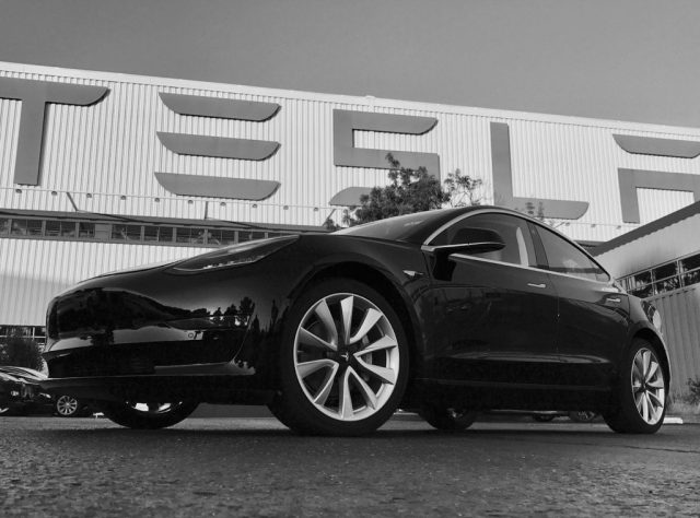 Tesla Model 3_1
