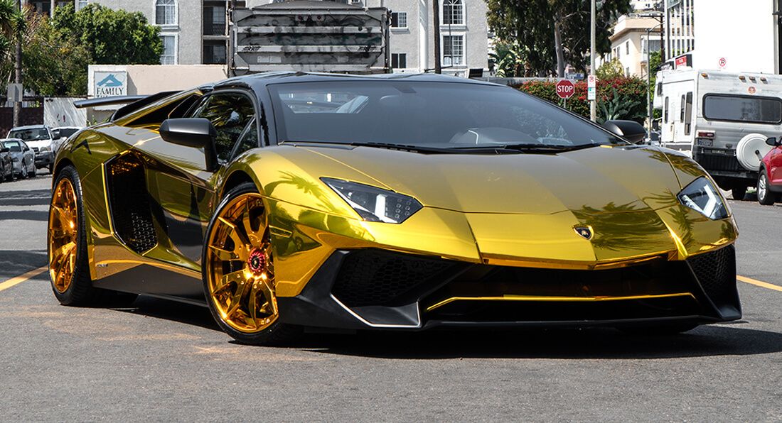 Guld Lamborghini Aventador får klippet pladerne