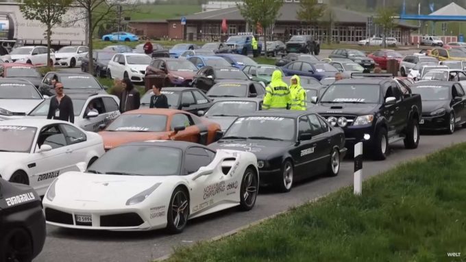 Tysk politi beslaglægger 100 biler som mistænkes for ulovlig street race