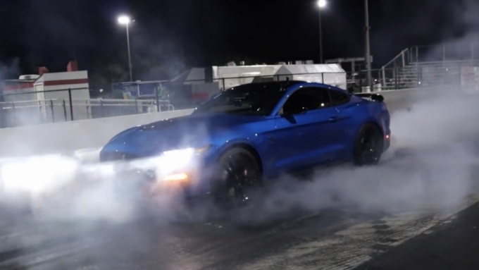 Dragracing 720S vs Shelby GT500 and the winner is ..........